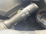 【オートライト】周りの明るさに応じて自動でヘッドライトの点灯・消灯ができる機能です!ライトの付け忘れ・消し忘れなどが無くなり、雨の日や夕方の走行も安心!トンネル通過時も便利ですね♪