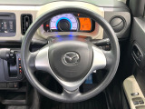 インテリアに合わせたデザインのステアリングは、運転される方のことも考え、運転しやすい形状、大きさです。是非一度、実際に触ってお確かめください。