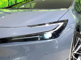 【LEDヘッドライト】悪天候や夜間走行時も良好な視界を確保し安心して運転できる高輝度LEDヘッドライトを装備!点灯速度が早く、消費電力も抑えられています。