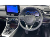 運転席まわりです。 各操作スイッチは使いやすい位置に配置されてます。