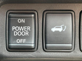 【パワーバックドア】スマートキーや運転席のボタンを押すだけでリアゲートが自動で開閉します!荷物を持っている時や、高い位置にあるバックドアを閉める際に便利な機能です♪