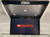 【フリップダウンモニター】大画面モニターで後席でもエンタメをお楽しみいただけます。小さなお子様にも大人気の装備です♪