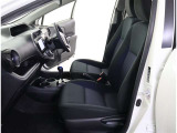 フロントベンチシートなので、運転席広々、助手席も広々!