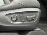 パワーシート搭載。微妙な調整が手軽にでき、最適なポジションで運転することが可能です。