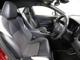 ゆったり室内で運転もしやすいです♪使い勝手の良い配置も考えられています!!