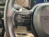 ステアリングにオーディオ操作スイッチが付いています。オーディオ画面に直接タッチしなくても操作が出来ますので、運転に集中できます。