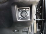 運転席から左右のドアミラーの開閉が可能です♪駐車場でのドアミラーの折り畳みが簡単です♪