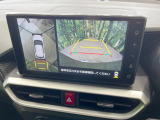 【パノラミックビューモニター】専用のカメラにより、上から見下ろしたような視点で360度クルマの周囲を確認することができます☆死角部分も確認しやすく、狭い場所での切り返しや駐車もスムーズに行えます。