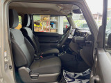 運転席シート廻りは使用感も少なく、良好な状態となっています。丁寧に使われていたことがよくわかりますね。