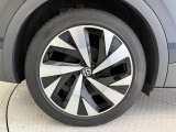 リヤのタイヤサイズは255/45R20です。