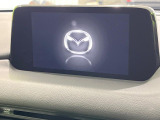 【マツダコネクトナビ】車内の雰囲気にマッチした一体型タイプのナビ。各種車輌設定やBluetooth再生等、様々な機能が楽しめます。直感的なダイヤル操作が可能で、使い勝手も良好です。