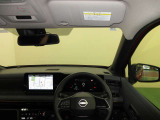 ドライバー目線で、使いやすく安全操作性と良好な視界を実現した運転席です。