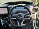 ハンドルには各種スイッチがありますが、運転中でも操作がしやすくなっております。