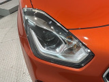 LEDヘッドライトは、点灯の瞬間から最大光量を発揮し、突然暗くなるトンネルなどでの安定感を高めます。