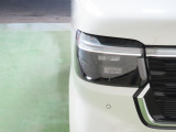 LEDヘッドライトは、点灯の瞬間から光量を発揮し、突然暗くなるトンネルなどでの安定感を高めます。