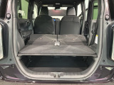 リアシートを倒すと、ラゲッジスペースを広くお使いいただけます!