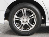 ◆純正アルミホイール装着車◆これで足元まわりも、おしゃれにきまります!