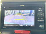 【バックカメラ】駐車時に後方がリアルタイム映像で確認できます。大型商業施設や立体駐車場での駐車時や、夜間のバック時に大活躍!運転スキルに関わらず、今や必須となった装備のひとつです!