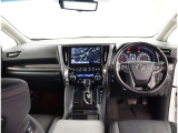 オシャレなインテリアで運転する気分も盛り上がりますよね^^