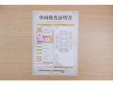 【車両検査証明書】店頭にてクルマの状態が一目で分かる検査証明書を公開中。トヨタ認定検査員が厳しく査定し、状態を点数と図解で表示しています。修復歴はもちろん、傷やヘコミの箇所や程度がご確認いただけます。