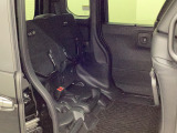 ★チップアップ&ダイブダウン機能付き【ULTR SEAT】は後席座面を左右分割で跳ね上げることができます☆トランクで積載できない背の高い荷物をラクラク収納できます。ホンダ車ならではの人気装備です♪