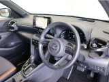 落ち着いた色合いで統一された室内。居心地の良い運転席がロングドライブをサポート。