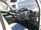 運転席も広々としているので運転しやすいです。
