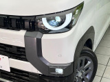 【LEDヘッドライト】悪天候や夜間走行時も良好な視界を確保し安心して運転できる高輝度LEDヘッドライトを装備!点灯速度が早く、消費電力も抑えられています。