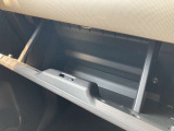 車検証や貴重品、小物を収納できます。