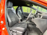 運転席シート廻りは使用感も少なく、良好な状態となっています。前オーナー様が丁寧に使っていたことがよくわかりますね。