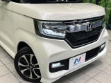 【LEDヘッドライト】悪天候や夜間走行時も良好な視界を確保し安心して運転できる高輝度LEDヘッドライトを装備!点灯速度が早く、消費電力も抑えられています。