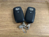 【スマートキー】 スマートキーを携帯していれば、ドアハンドルのボタンを押すだけでロックの解除ができます。