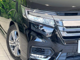 【LEDヘッドライト】悪天候や夜間走行時も良好な視界を確保し安心して運転できる高輝度LEDヘッドライトを装備!点灯速度が早く、消費電力も抑えられています。