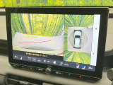 【パノラミックビューモニター】専用のカメラにより、上から見下ろしたような視点で360度クルマの周囲を確認することができます☆死角部分も確認しやすく、狭い場所での切り返しや駐車もスムーズに行えます。