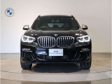 ☆BMWの代名詞とも言える【キドニーグリル】一目見ただけでBMW車であると認識できる確固たるアイコンとして存在感を放ちます☆