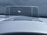 ヘッドアップディスプレイを装備しています。ドライバーの視線の先にスピードが表示されるので、視線の異動が少なく、安全に運転出来ます。
