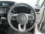 ステアリングから手を離さず、運転に集中したままオーディオ等の操作ができます。