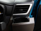 運転席のカップホルダーはエアコンの吹き出し口にありますので冷やしたり温めたりすることが出来ます☆