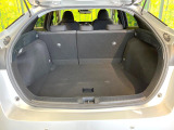 普段のお買い物や通勤、送迎等に十分な荷室スペースを確保しております。セカンドシートを倒すと、大きな荷物の積載も可能です♪