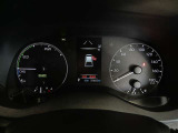 シンプルで見やすい表示は、日常の運転でもストレスがなく、初めての方でも扱いやすい設計です