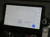 【10.5インチ純正ナビ】純正ナビを装備。タッチパネル式で使いやすく、詳細地図により目的地をピンポイントで設定できます。初めての道でも迷いにくく、ロングドライブも快適ですよ♪