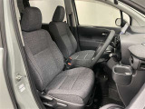 快適な姿勢で運転できるよう、ドライバーの体格に合わせて、シートの高さを最適なポジションに調整できます。
