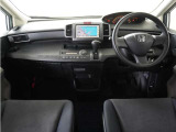 ◆インテリアパネル◆視界広々で非常に運転しやすくロングドライブでも疲れを感じさせないすっきりとまとまったインパネ周りです。