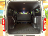 普段のお買い物や通勤、送迎等に十分な荷室スペースを確保しております。セカンドシートを倒すと、大きな荷物の積載も可能です♪
