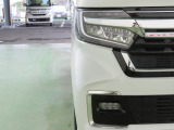 LEDヘッドライトは、点灯の瞬間から光量を発揮し、突然暗くなるトンネルなどでの安定感を高めます。