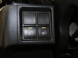 【シートヒーター】運転席と助手席の座面をポカポカと温める機能です。冬場の冷え込みが厳しい季節や肌寒い朝でも素早く体を温め、快適なドライブ環境をサポートします。