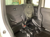 座面を跳ね上げるチップアップ機能付き☆高さのあるお荷物も積むのにとても便利です♪