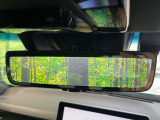 【デジタルインナーミラー】後席の大きな荷物や同乗者で後方が確認しづらい時でも安心!カメラが撮影した車両後方の映像をルームミラー内に表示。クリアな視界で状況の確認が可能です!