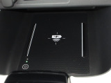ワイヤレス充電器がついています。対応スマートフォンを置くだけで充電が可能です。
