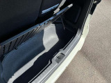 トランク下にたくさん荷物が入ります。